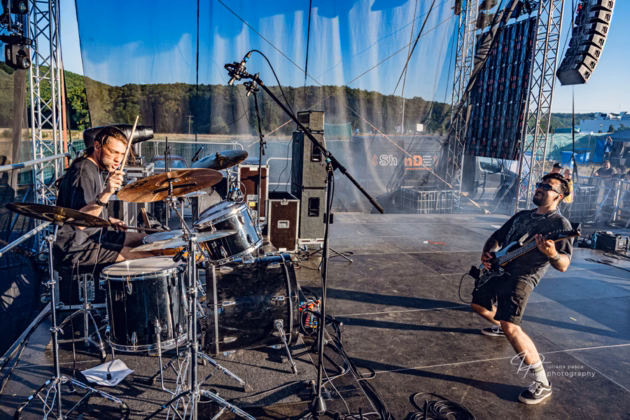 A picture of Underwaves in concert taken by Iuliana Pasca