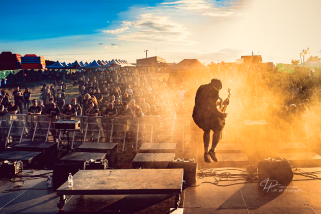 A picture of Underwaves in concert taken by Iuliana Pasca