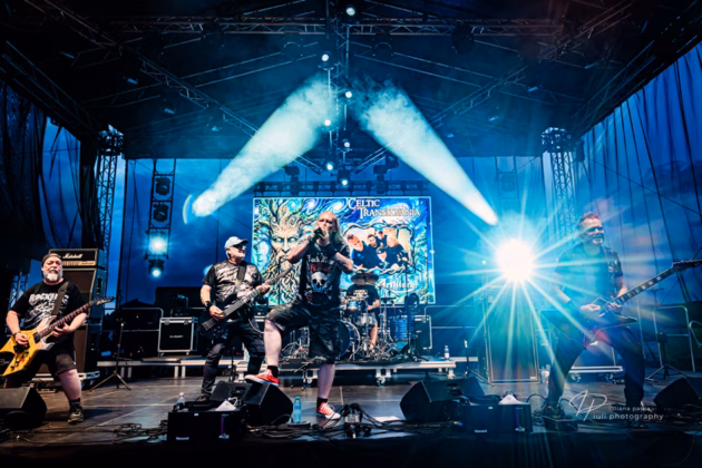 A picture of Artillery in concert taken by Iuliana Pasca