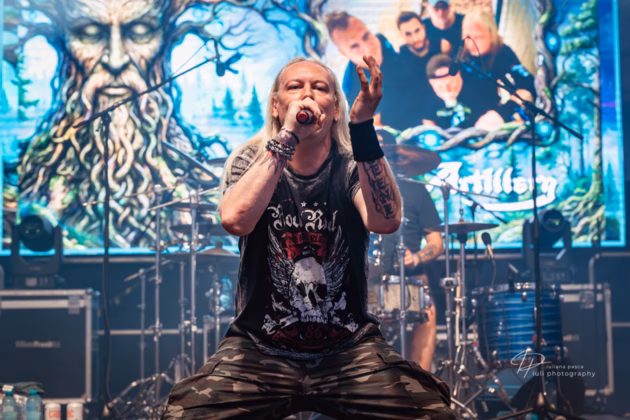 A picture of Artillery in concert taken by Iuliana Pasca