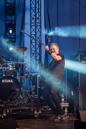 A picture of Artillery in concert taken by Iuliana Pasca