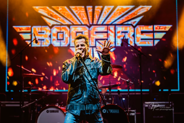 A picture of Bonfire in concert taken by Iuliana Pasca