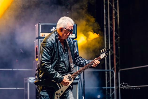 A picture of Bonfire in concert taken by Iuliana Pasca