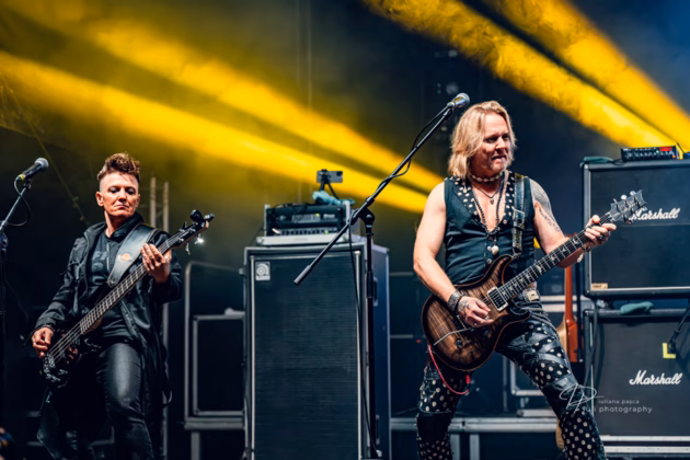 A picture of Bonfire in concert taken by Iuliana Pasca