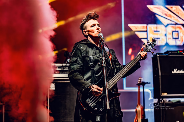 A picture of Bonfire in concert taken by Iuliana Pasca