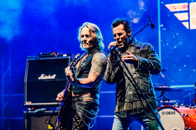 A picture of Bonfire in concert taken by Iuliana Pasca