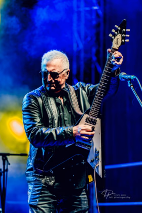 A picture of Bonfire in concert taken by Iuliana Pasca