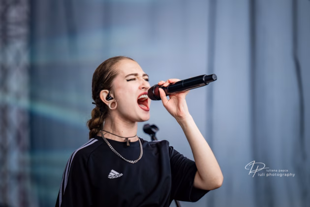 A picture of Fittonia in concert taken by Iuliana Pasca