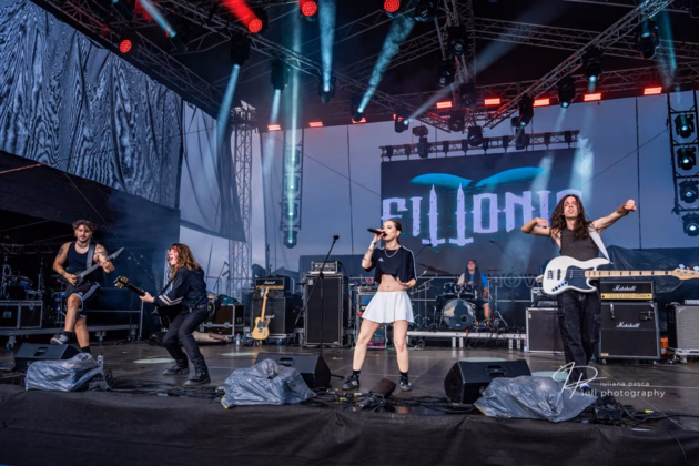 A picture of Fittonia in concert taken by Iuliana Pasca